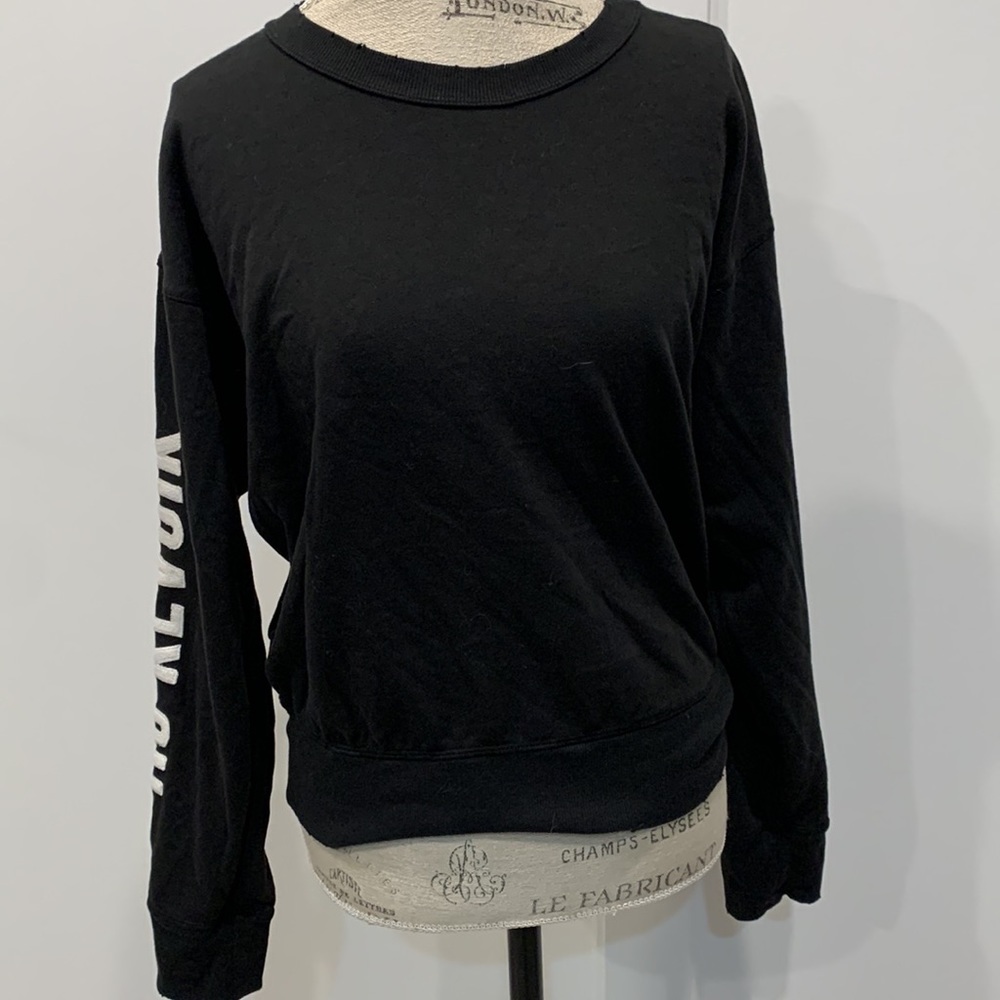 Black crew neck sweatshirt